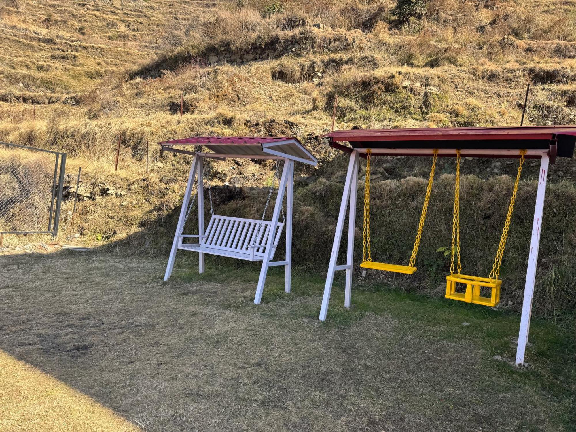 The Vintage Hill Village - Himalayan Boutique Resort Kanatal Exteriör bild